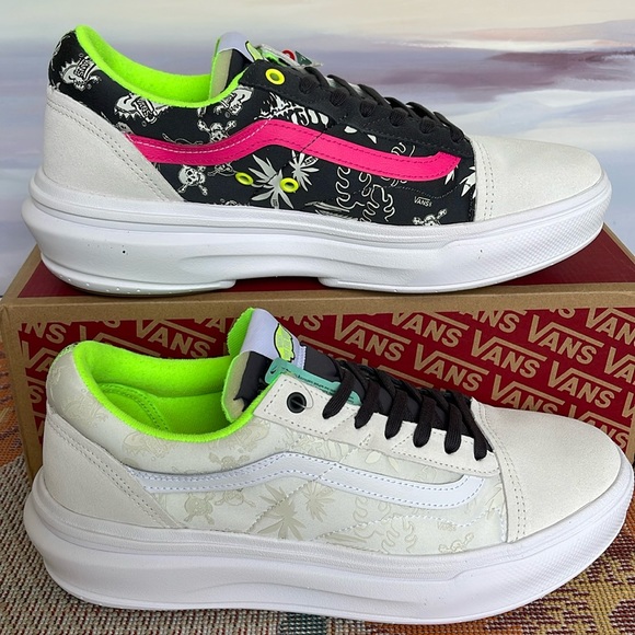 Vans Men’s Old Skool Over
Singles Day Multi/True Wh
VN0A7Q5E6GL
Sneaker Platform - Picture 1 of 16